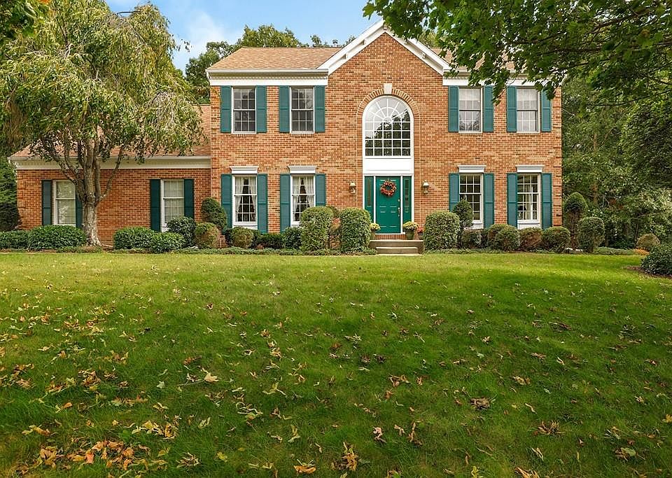 2nd image of 18 Norumbega Cir