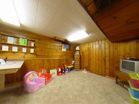 4th image of 159 Bedell Ave