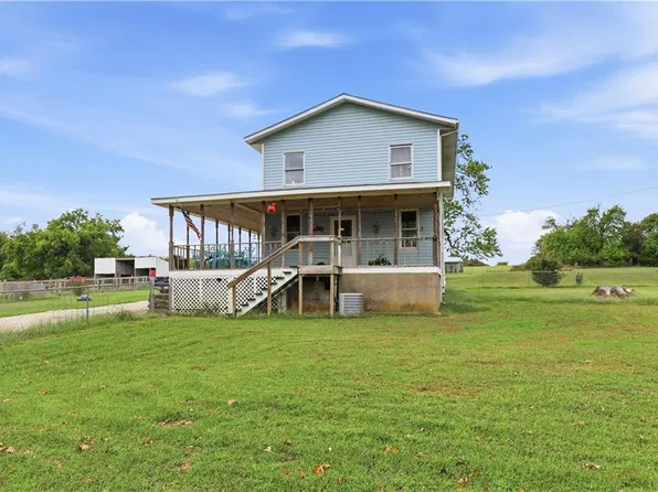 7410 SW 10th St, Columbus, KS 66725