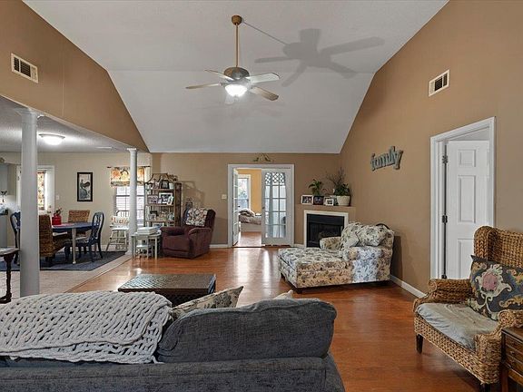 3rd image of 4760 Hallbrook Dr