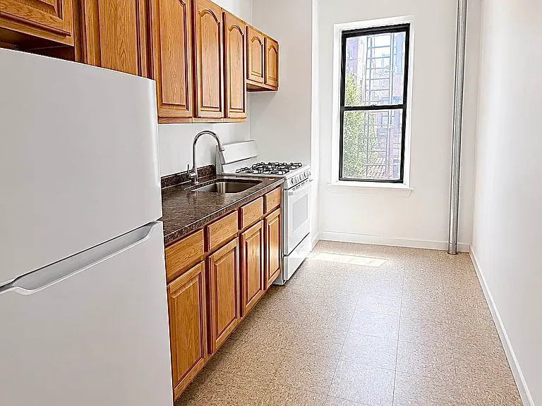 1520 Sheridan Ave #2M — Photo 3