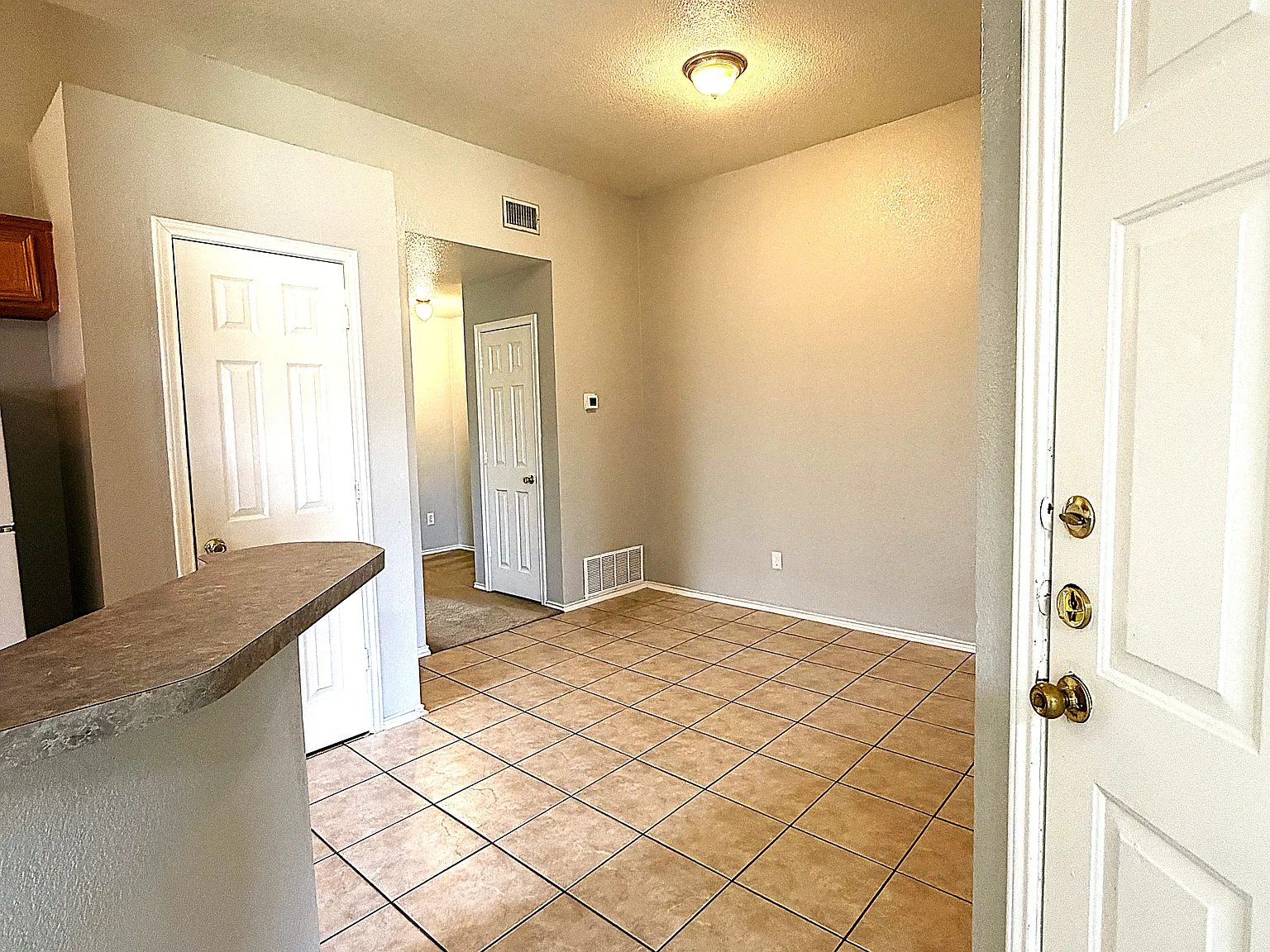 3 bed, 1303 sqft, $1,150 — Photo 4