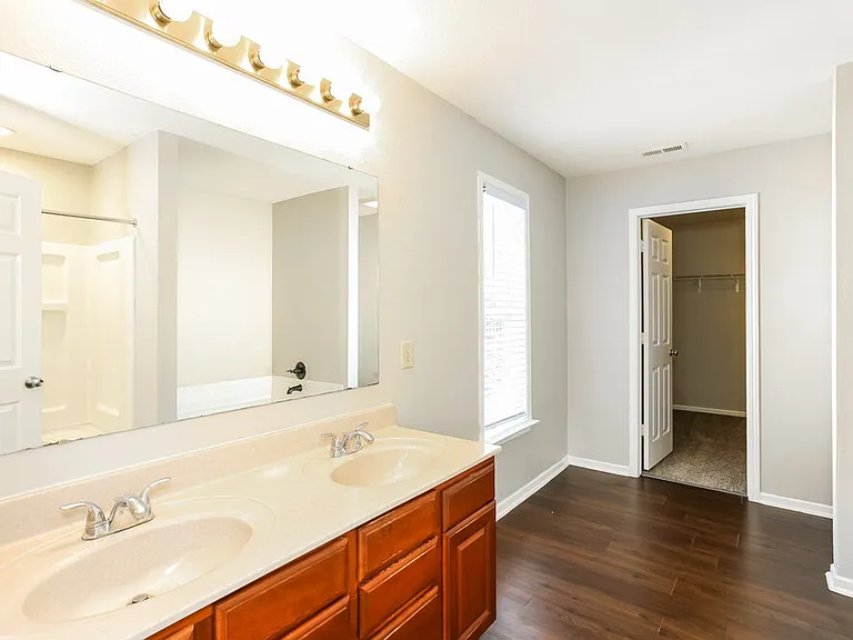 10718 Pavilion Dr — Photo 11
