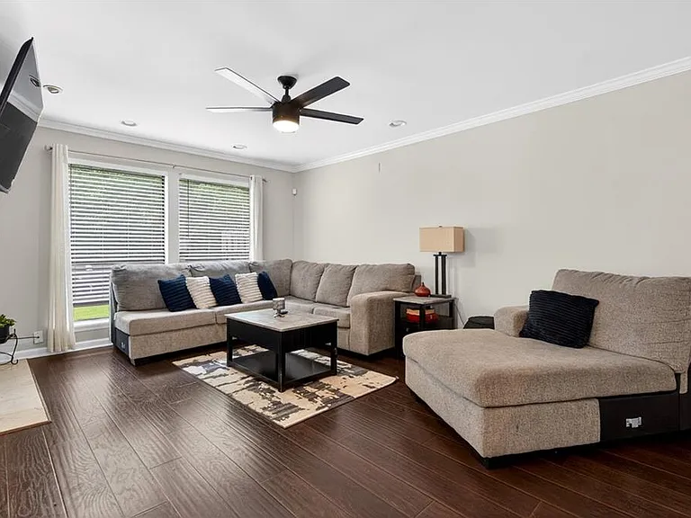 6393 Hawthorne Ter — Photo 22