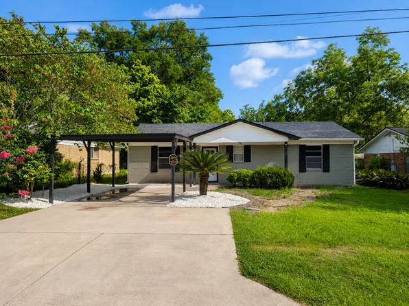 207 W Mink St, Willis, TX 77378