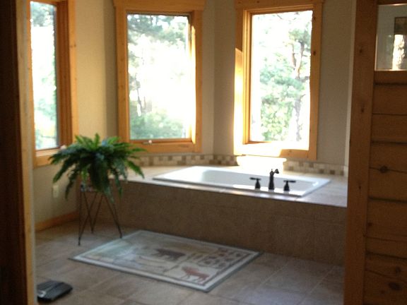 Jetted master tub
