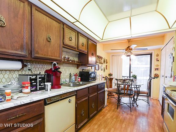4th image of 4900 Foster St APT 207