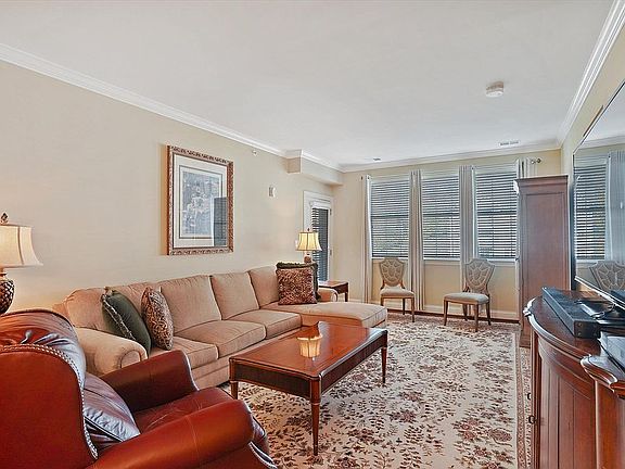 5th image of 900 Macphail Woods Xing APT 4J