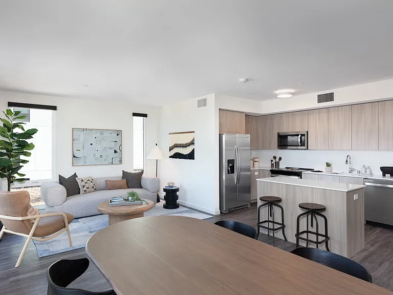 Open studio, 1, 2 & 3-bedroom apartments and townhomes at Star Harbor in Alameda, CA.