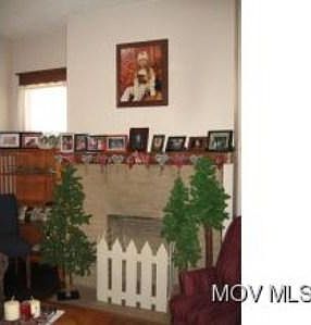 5th image of 202 Phillips St
