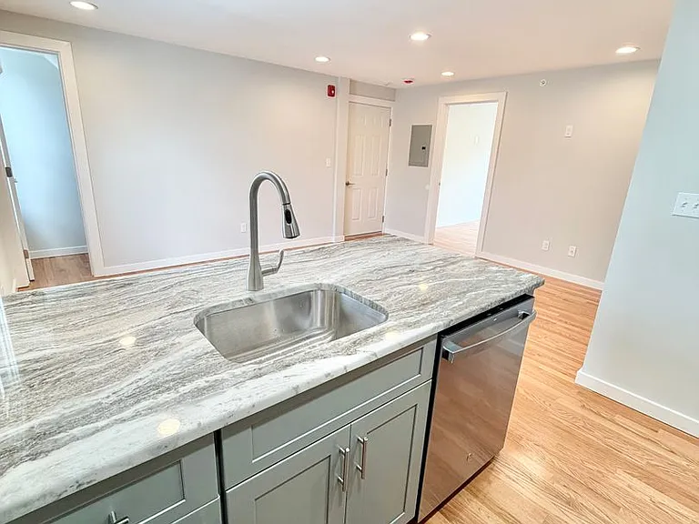 18 Cedar St — Photo 16