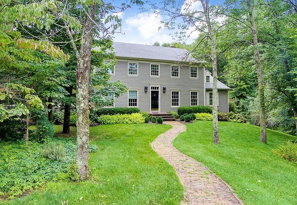 1st image of 323 Potters Ln