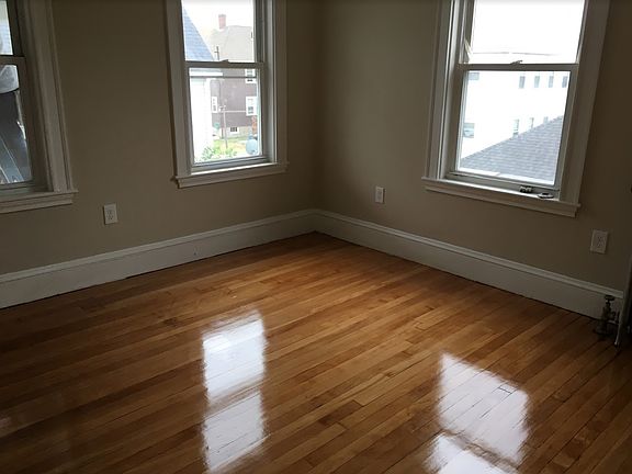 4th image of 295-297 Washington St