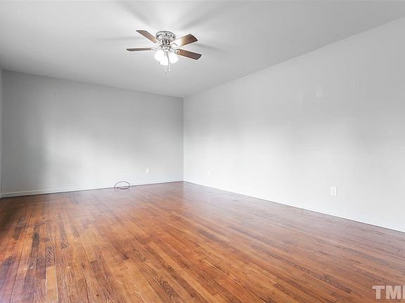 4th image of 2433 Landis Dr