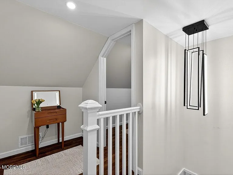 5 Lois Ave — Photo 12