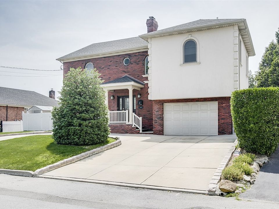 Brick, 4 Bedroom Colonial 