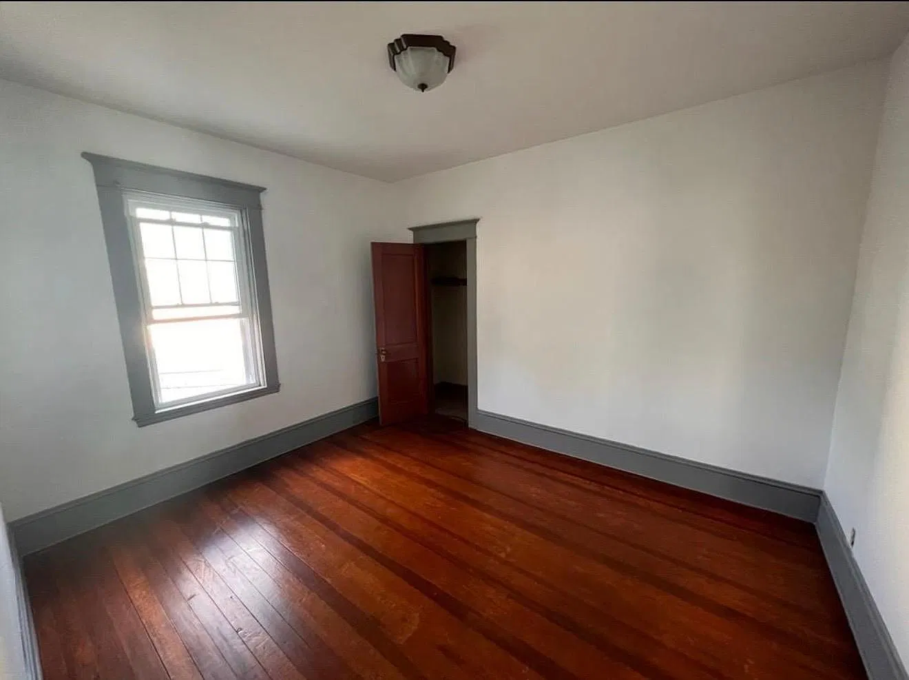 3 bed, 1350 sqft, $2,000 — Photo 2