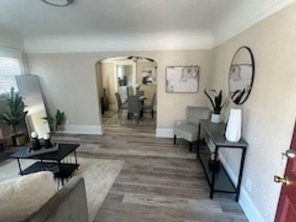4th image of 408 W 10th St
