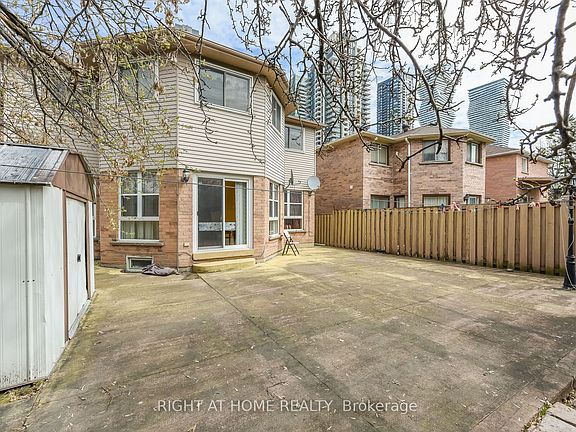 4th image of 379 Wallenberg Cres