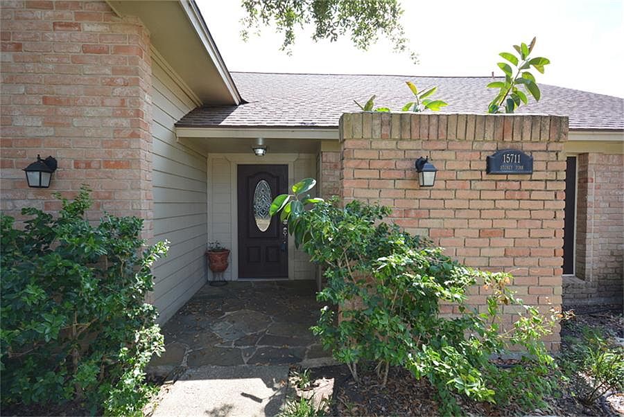 Cozy exterior entry