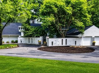 3305 Roundwood Rd, Hunting Valley, OH 44022