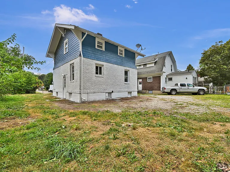 1584 Hampton Rd — Photo 5