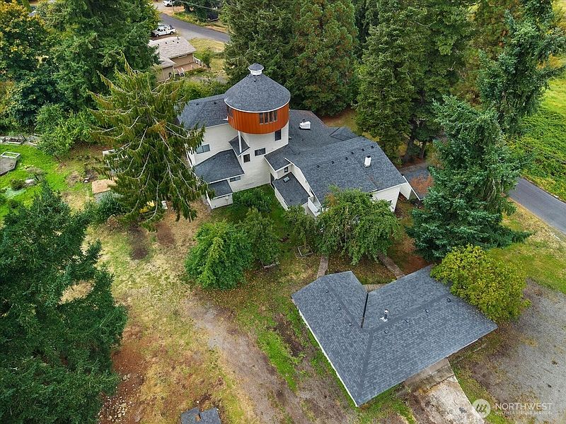 3rd image of 1497 Old Military Road SE