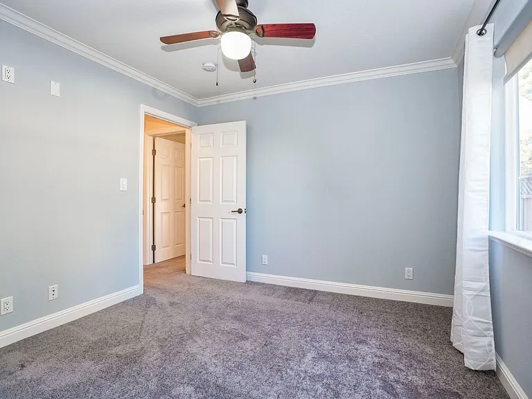 1621 Huron Ave — Photo 30