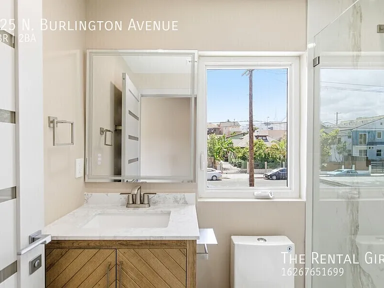 225 N Burlington Ave — Photo 12