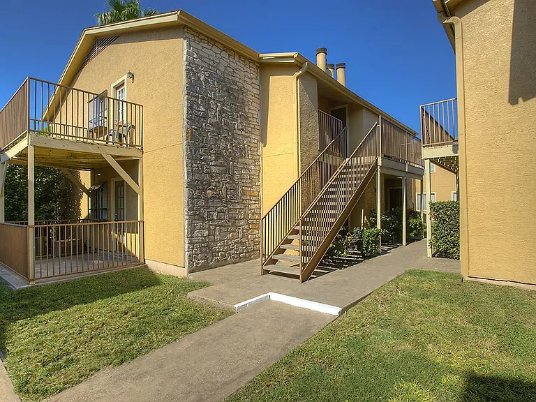 Chateau Avalon of Austin — Photo 18