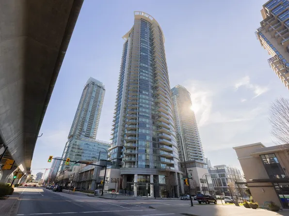 2008 Rosser Ave #3204, Burnaby, BC V5C 5C8