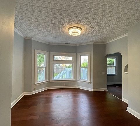 4th image of 641 Sheridan Ave
