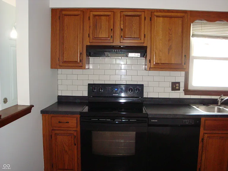 8154 Old Farm Ln — Photo 4