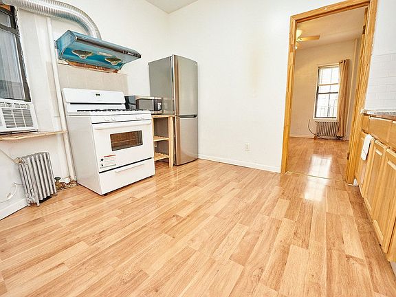 3rd image of 17 Pike St APT 2C