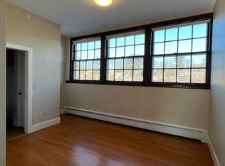 192 Middle Rd #102, Falmouth, ME 04105