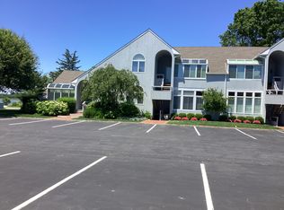 400 Noyack Rd #B, Southampton, NY 11968