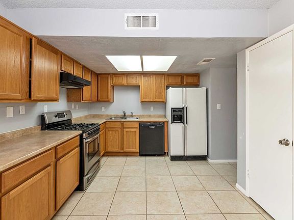 3rd image of 8417 W Mackenzie Dr