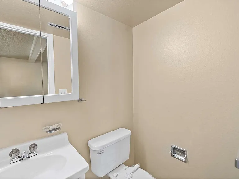 1401 Sanderson Ave — Photo 20