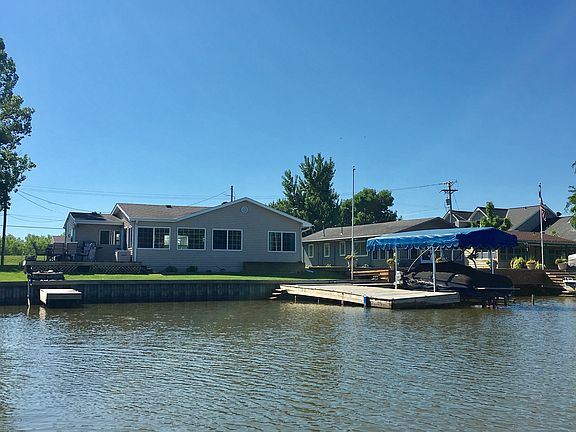 3rd image of 2416 E Lake Dr