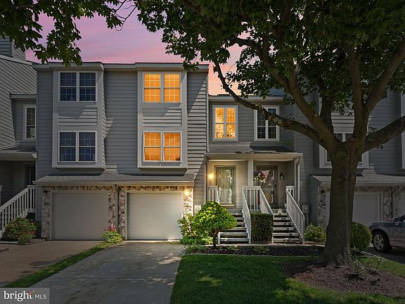 2nd image of 122 Spinnaker Way