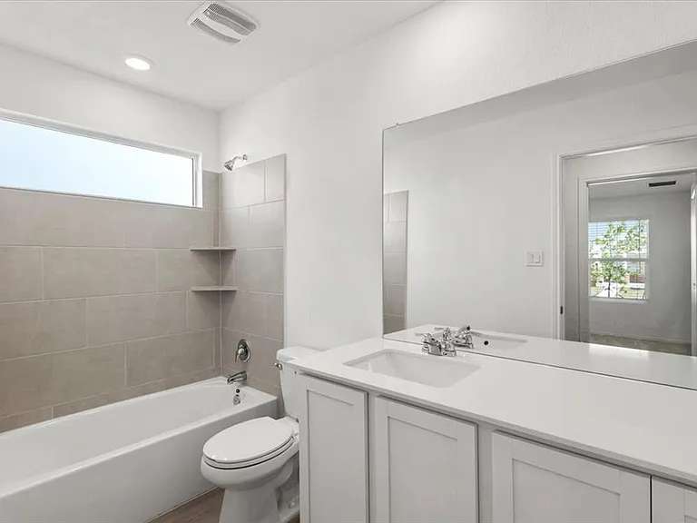 120 Donnington Dr — Photo 14