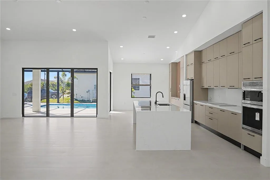 4 bed, 4.0 bath, 2436 sqft, $4,500 — Photo 4