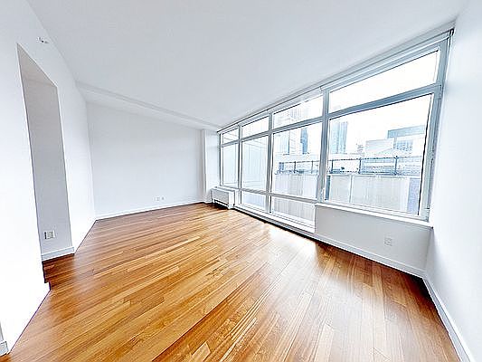 4th image of 610 W 42nd St #S4p
