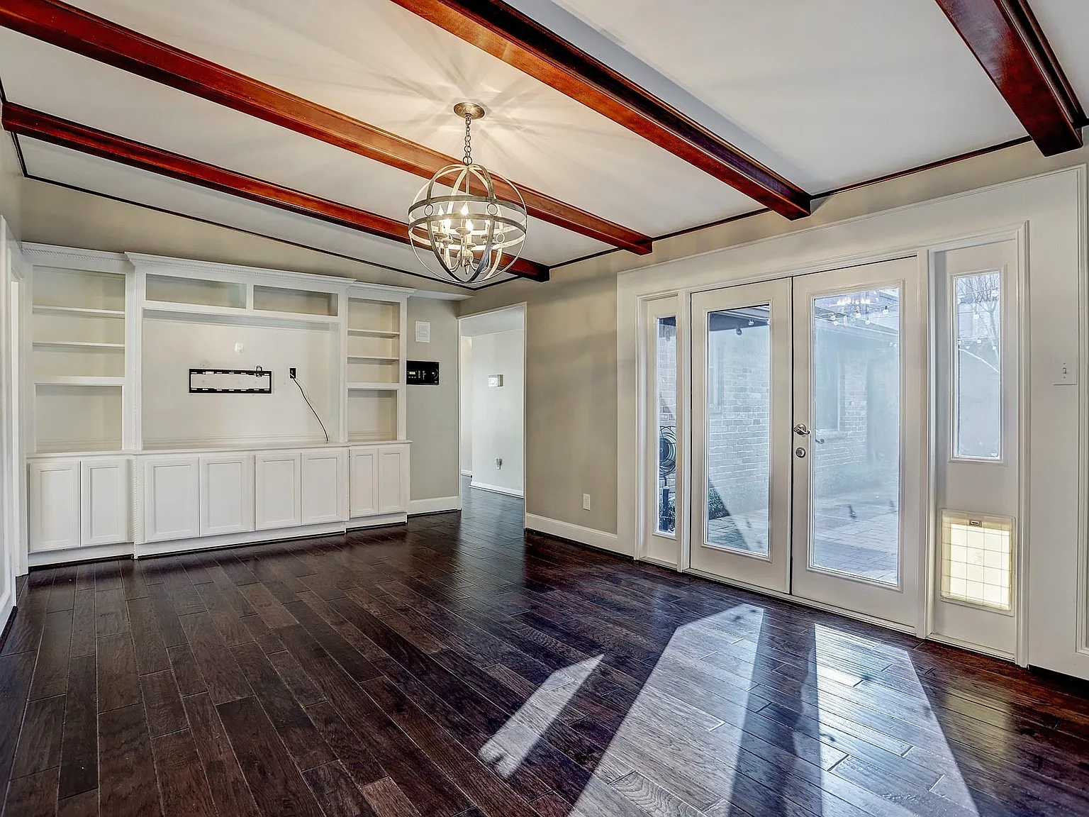 3 bed, 2.0 bath, 2169 sqft, $4,900 — Photo 4