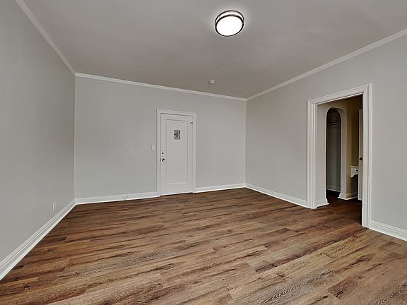 5th image of 832 Erie St #5