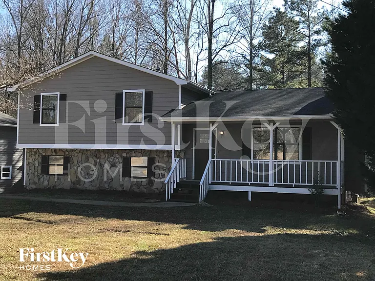 3675 Sharon Dr — Photo 1