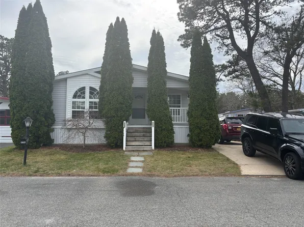 525 Riverleigh Avenue #236, Riverhead, NY 11901