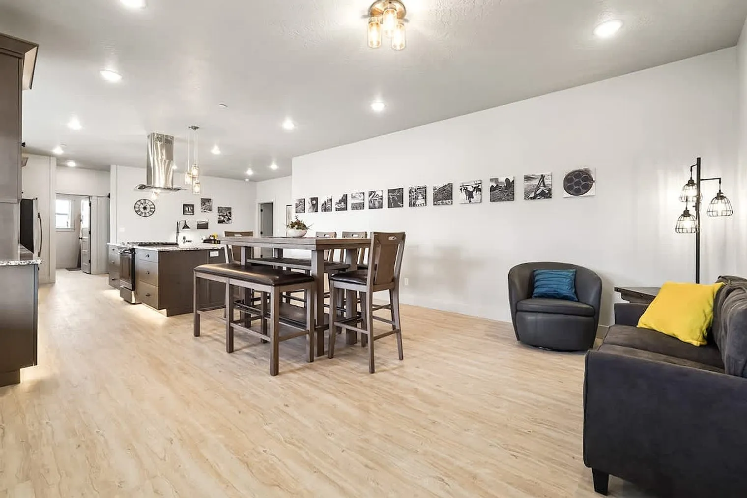 3 bed, 2.0 bath, 2292 sqft, $4,737 — Photo 2