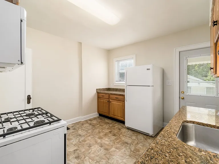 41 W California Ave — Photo 12