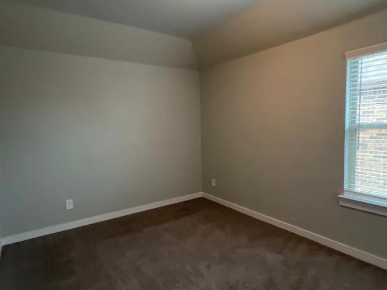 2604 Green River Rd — Photo 9